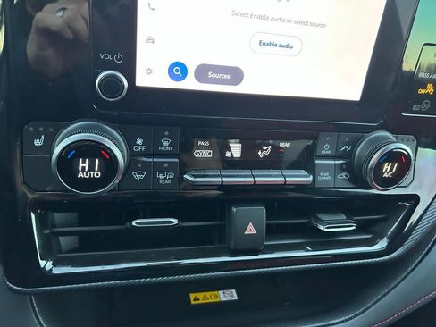 Certified 2023 Toyota Highlander XSE image 27