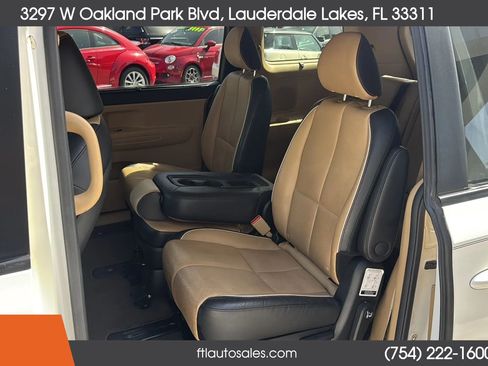 Used 2017 Kia Sedona LX w/ LX Essentials Premium Package FWD image 23
