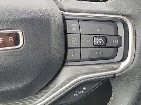 Used 2024 Jeep Wagoneer Series III AWD/4WD image 28