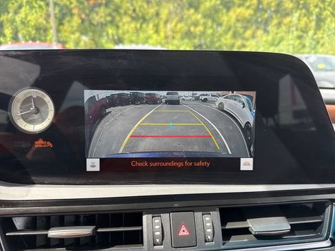 Used 2025 Lexus ES 300h w/ Premium Package FWD image 27