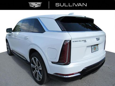 Certified 2025 Cadillac Escalade IQ Luxury 2 AWD/4WD image 6