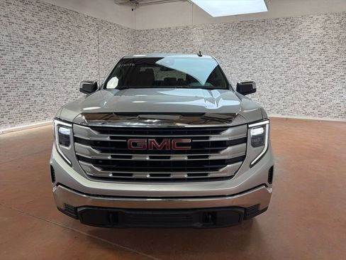 Used 2022 GMC Sierra 1500 SLE image 2