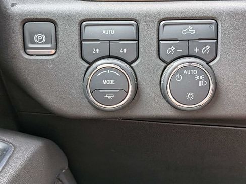 Used 2025 Chevrolet Silverado 1500 LT AWD/4WD image 27