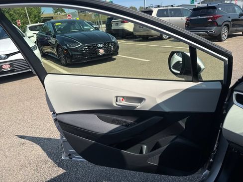 Used 2024 Toyota Corolla LE FWD image 31