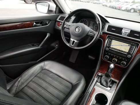 Used 2013 Volkswagen Passat 2.5 SEL Premium FWD image 9