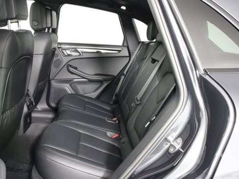 Certified 2026 Porsche Macan AWD/4WD image 33
