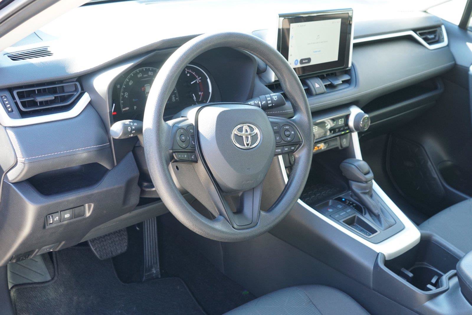 Used 2024 Toyota RAV4 XLE FWD image 8