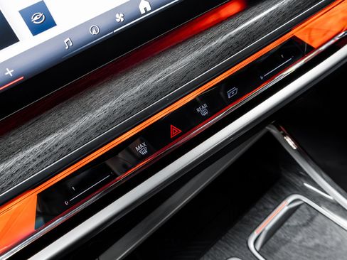 Used 2023 BMW 760i xDrive image 69