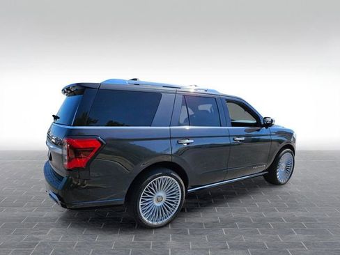 Used 2023 Ford Expedition Platinum AWD/4WD image 5