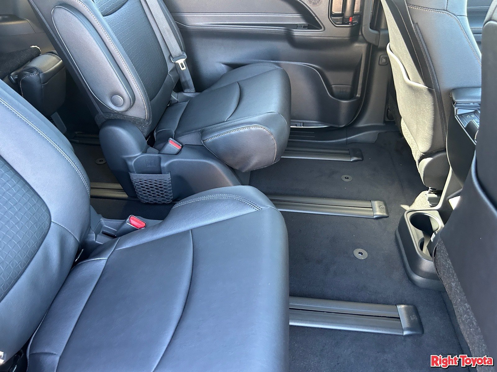 New 2026 Toyota Sienna XLE Woodland Edition AWD/4WD image 14