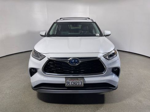 Used 2024 Toyota Highlander Platinum image 8