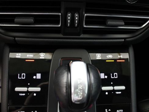 Certified 2023 Porsche Macan AWD/4WD image 36