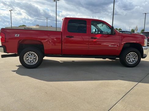 Used 2011 Chevrolet Silverado 2500 LT w/ Interior Plus Package AWD/4WD image 28