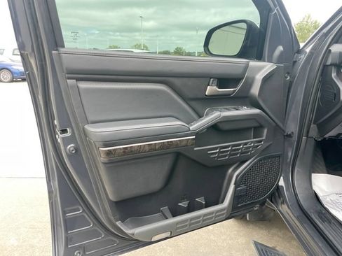 Used 2024 Toyota Tacoma Limited w/ Limited Package (LT) AWD/4WD image 20