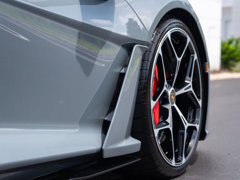 Used 2024 Lamborghini Revuelto AWD/4WD image 21