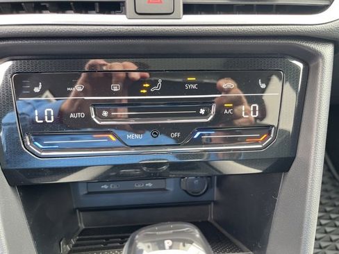 New 2025 Volkswagen Taos SE image 17