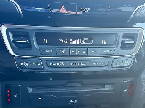 Used 2020 Honda Pilot Touring image 16