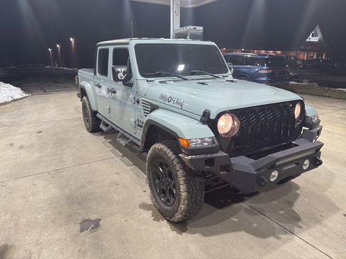 Used 2023 Jeep Gladiator Willys image 2