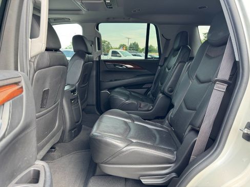 Used 2015 Cadillac Escalade Premium AWD/4WD image 16
