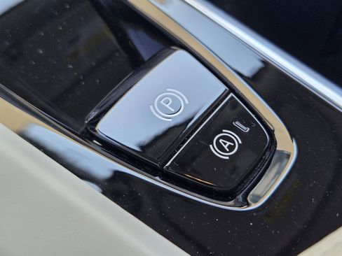 Used 2025 Volvo XC60 T8 Plus w/ Protection Package Premier image 28