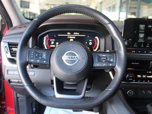 Used 2021 Nissan Rogue Platinum FWD image 14