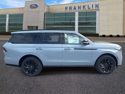 New 2025 Lincoln Navigator Reserve w/ Jet Appearance Package image 8