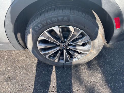 Used 2024 Buick Envision Preferred AWD/4WD image 24