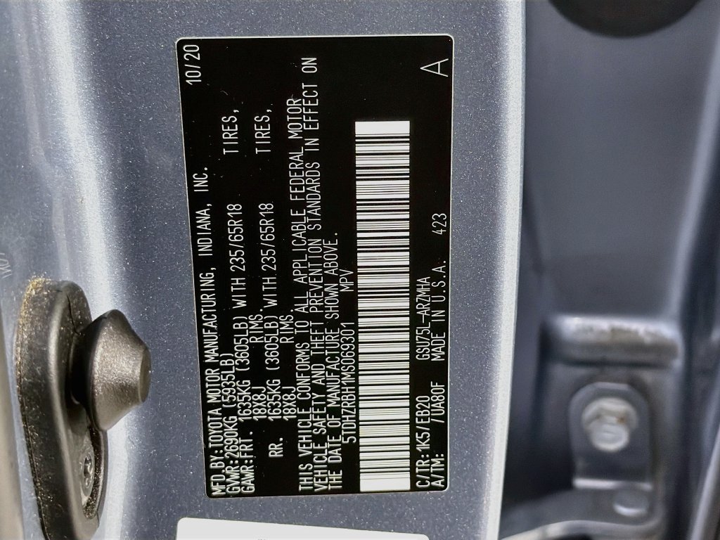 Used 2021 Toyota Highlander XLE AWD/4WD image 34
