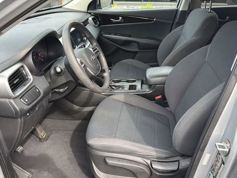 Used 2019 Kia Sorento L image 11