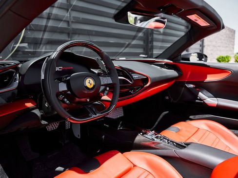 Used 2024 Ferrari SF90 Spider AWD/4WD image 2