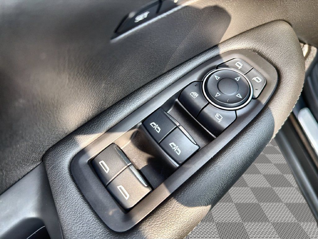 Used 2023 Cadillac XT6 Premium Luxury w/ Technology Package AWD/4WD image 15