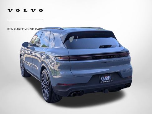 Used 2024 Porsche Cayenne AWD/4WD image 5