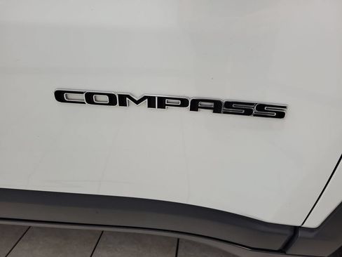 Used 2022 Jeep Compass Latitude AWD/4WD image 23