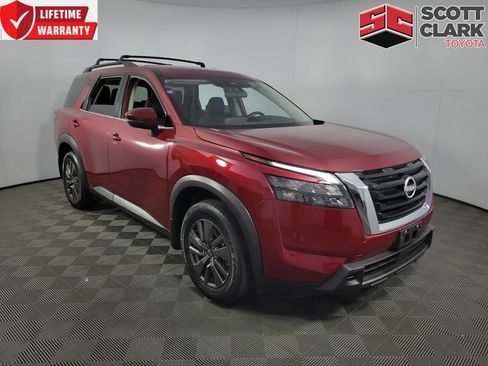 Used 2023 Nissan Pathfinder SV image 1