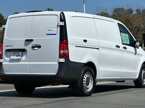 Used 2022 Mercedes-Benz Metris image 3