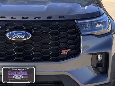 Used 2025 Ford Explorer ST image 8