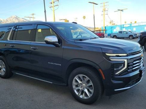 Used 2025 Chevrolet Suburban Premier image 32