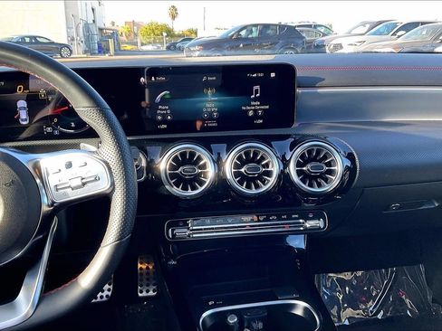 Used 2023 Mercedes-Benz CLA 250 image 7