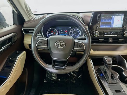 Used 2020 Toyota Highlander Limited image 24