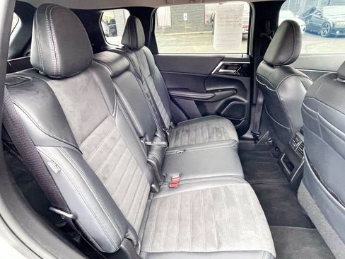 Used 2024 Mitsubishi Outlander SE image 13