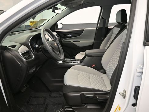 Used 2018 Chevrolet Equinox LS image 11