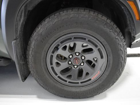 Certified 2025 Nissan Frontier PRO-4X w/ Pro Premium Package AWD/4WD image 10