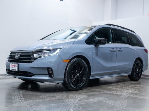 Used 2023 Honda Odyssey Sport image 3