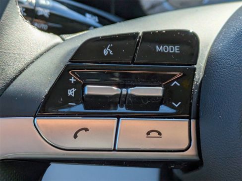 Used 2023 Hyundai Elantra Limited image 27