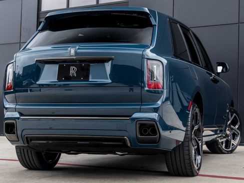 New 2026 Rolls-Royce Cullinan Black Badge image 2