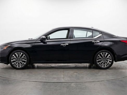 Used 2025 Nissan Altima 2.5 SV FWD image 5