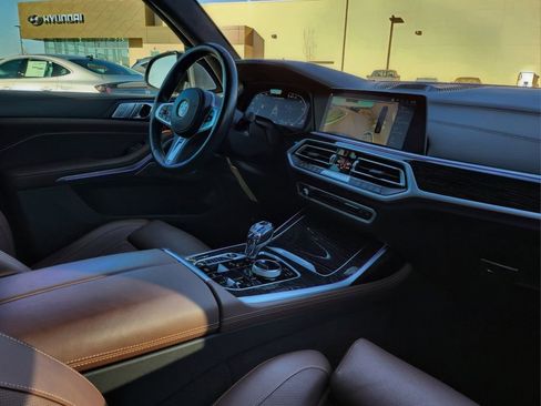 Used 2022 BMW X7 M50i w/ Dynamic Handling Package image 31