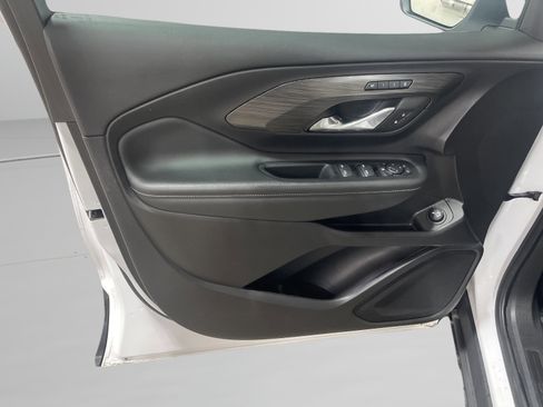 Used 2024 GMC Terrain SLT image 13