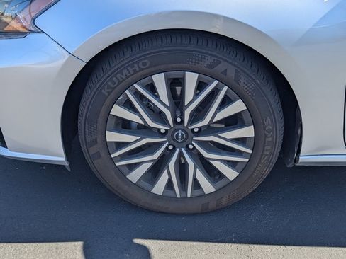 Used 2024 Nissan Altima 2.5 SV image 12