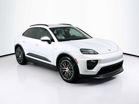 Certified 2025 Porsche Macan 4S Electric image 7
